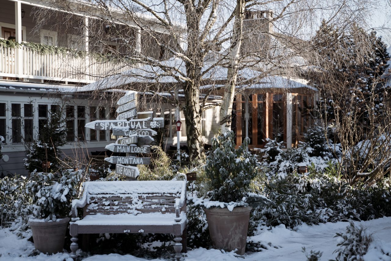 The Lodge en snötäckt vinterdag på Romeleåsen